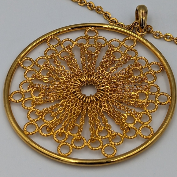 Vintage Joan Rivers Necklace Filigree Mandala Sunburst Pendant Gold Tone 18" - Picture 5 of 8